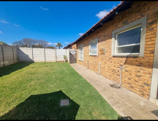 2 BEDROOM TOWNHOUSE FOR SALE IN RIVERSDALE
